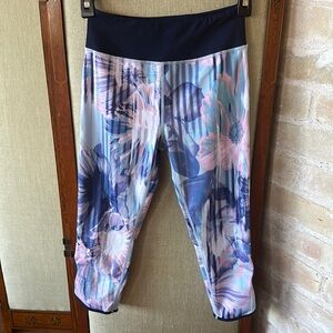 Girl’s Zella size Large (10/12) capri leggings.